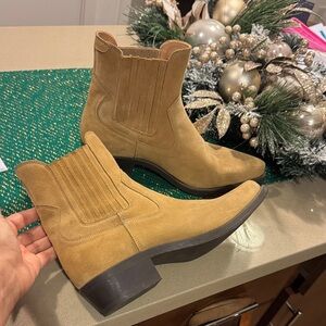 New Tan Suede Ankle Boots. size EU 45